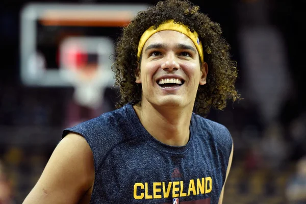 Varejão festeja retorno ao Cavaliers após 5 anos: “Volta para casa”