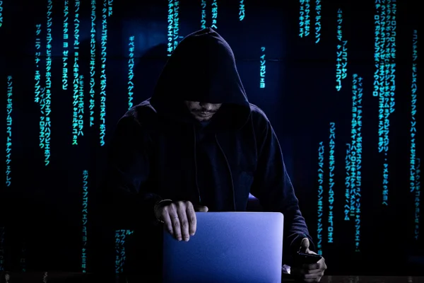 Hacker ataque - Ataques na internet, hackers, rede de sistemas, violações de dados sigilosos, documentos expostos, ciberataque