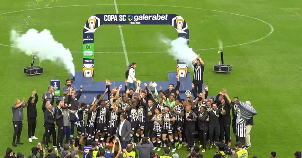Figueirense vence Joinville de virada e conquista a Copa SC 2025