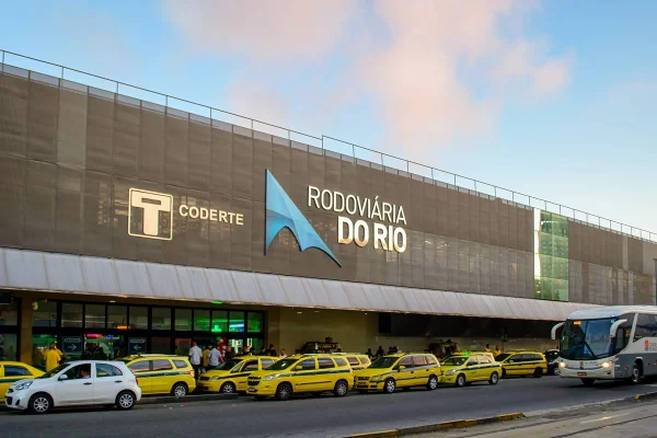 Foto colorida da rodoviária do Rio de Janeiro - Metrópoles