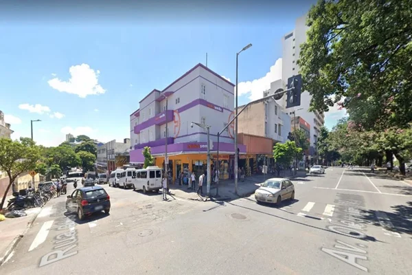 Homem é linchado no centro de BH após esfaquear a ex no meio da rua