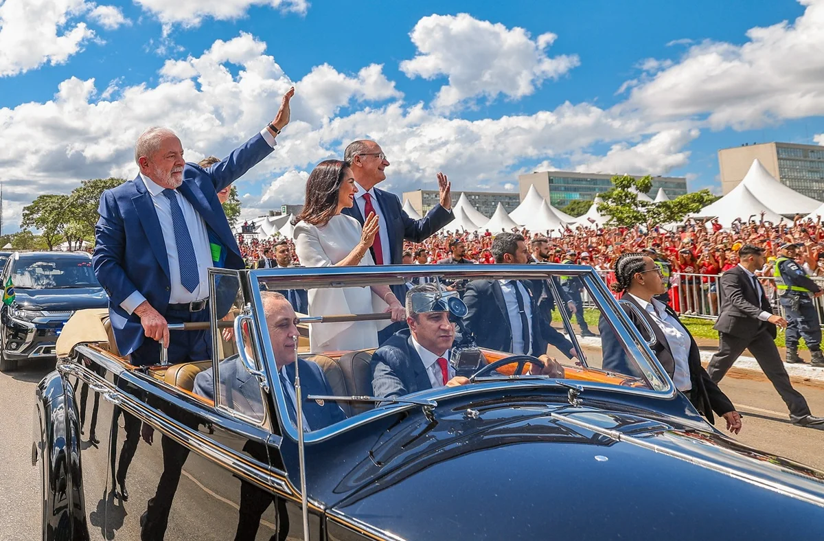 Em 2022, Lula assumiu pela 3ª vez a Presidência da República e tornou-se o 39º Presidente do Brasil Em 2022, Lula assumiu pela 3ª vez a Presidência da República e tornou-se o 39º Presidente do Brasil