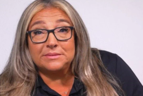 Foto colorida. Jo Frost - Supernanny