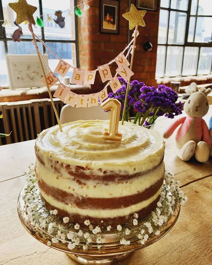 Cecilia Malan mostrou o bolinho que foi feito para comemorar o aniversário de Olimpia Cecilia Malan mostrou o bolinho que foi feito para comemorar o aniversário de Olimpia