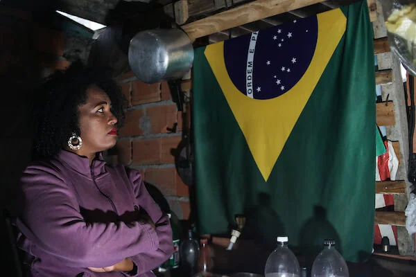 Fugir de Cila e cair em Caríbdis (por Otávio Santana do Rêgo Barros)