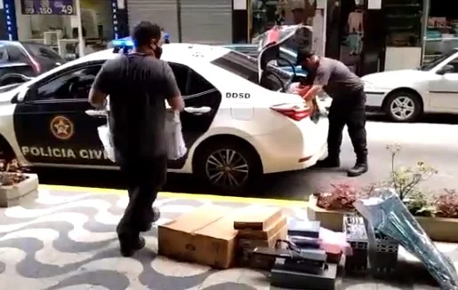 Polícia do Rio estoura empresa que revendia aparelhos roubados