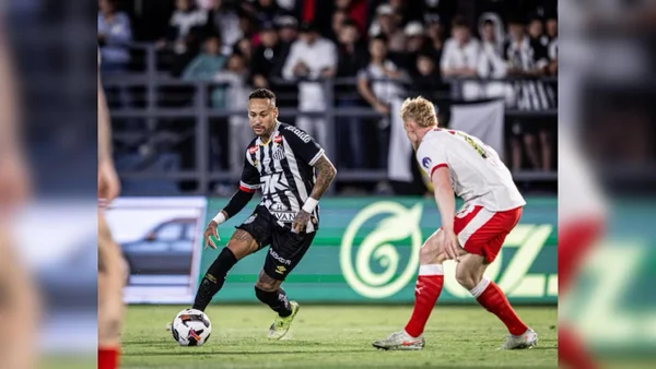 Imagem colorida de jogador Neymar em partida de futebol - Metrópoles