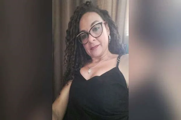 Massagista convenceu amiga a transportar corpo de chargista em malas