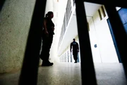 Tecnologia trava celulares para fechar “escritórios do crime” nas cadeias - imagem 2
