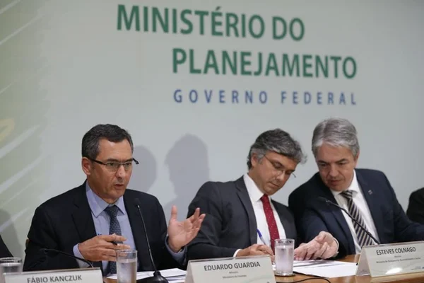 União só libera concurso para substituir mortos e aposentados em 2019