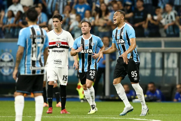 Grêmio x São Paulo pela 28ª rodada do Campeonato Brasileiro