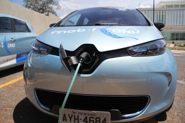 Montadoras estudam montar rede de abastecimento de carros elétricos