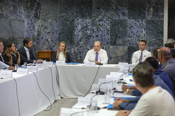 Entorno: Ibaneis se reúne com prefeitos para tratar saúde e transporte