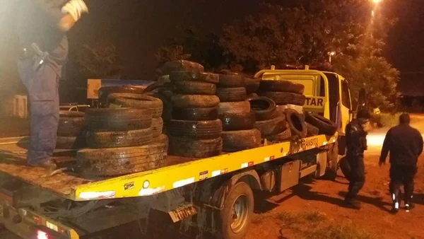 PMDF apreende pneus que seriam utilizados em protestos - destaque galeria PMDF apreende pneus que seriam utilizados em protestos - destaque galeria