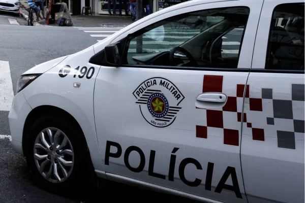 Mortos ainda não foram identificados. PM encontrou um carro simulando viatura descaracterizada e suspeitos resistiram abordagem - Metrópoles
