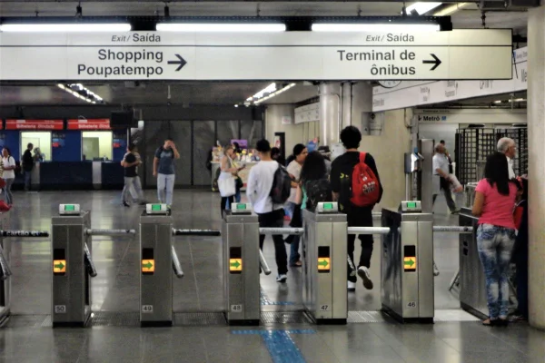 Catraca de acesso a linha 3-vermelha do metrô de SP