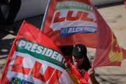 Manifestação de apoiadores de Lula e Grass