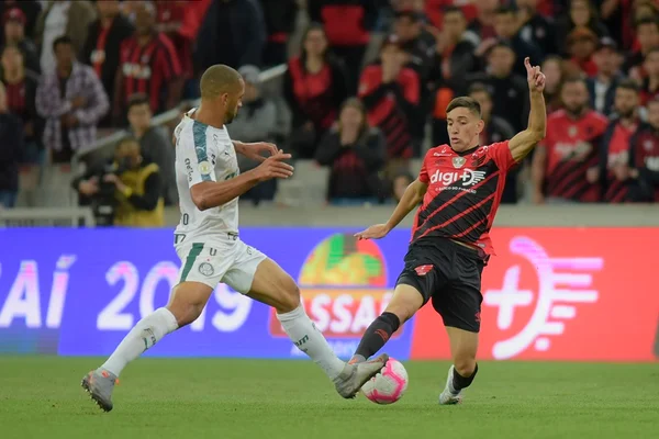 Palmeiras empata com Athletico-PR e vê Flamengo abrir dez pontos
