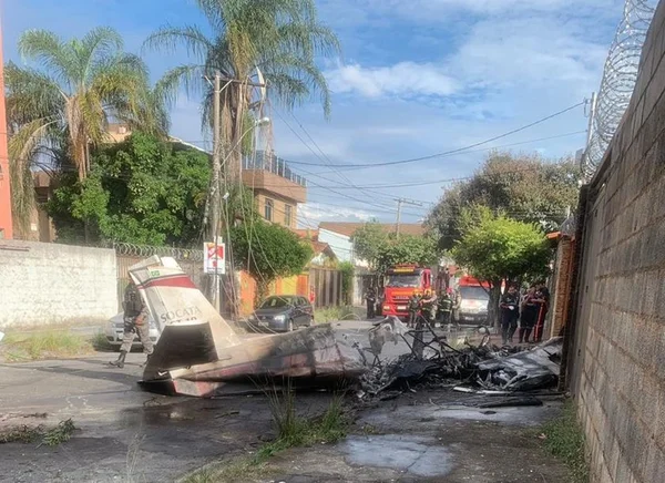 Avião de pequeno porte cai em Belo Horizonte