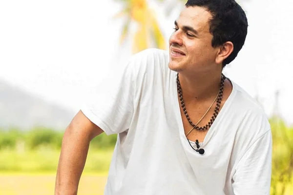 Mestre da Vedanta afirma: câncer pode ter origem emocional