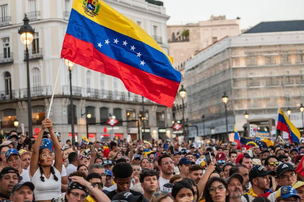 Foto colorida de manifestação na Venezuela - Metrópoles