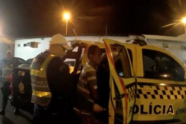 Polícia Militar persegue e prende motorista bêbado no DF. Veja vídeos