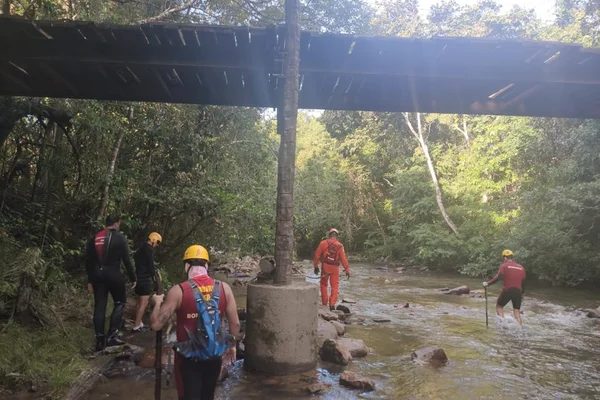 Bombeiros reforçam buscas por brasiliense desaparecido na Chapada