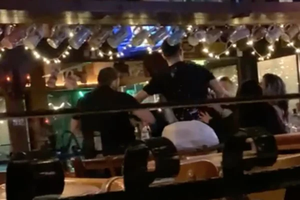 Vídeo mostra confusão em bar com a cantora Maraisa