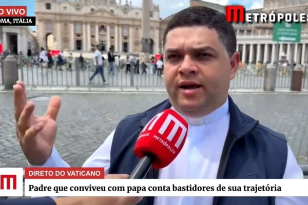 Imagem colorida de padre Rodrigo Antonio, que conviveu com o novo papa, Leão XIV - Metrópoles