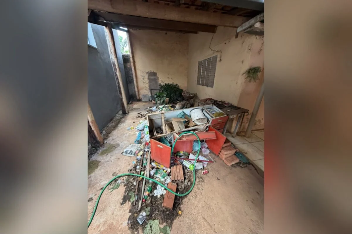 Polícia resgata mulher isolada há 18 anos após bullying na adolescência - imagem 2 Polícia resgata mulher isolada há 18 anos após bullying na adolescência - imagem 2