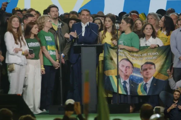 Flávio Bolsonaro. Metrópoles