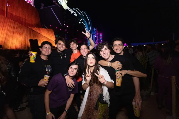 Com shows de Matuê e Orochi, jovens lotam o Na Praia em noite de rap
