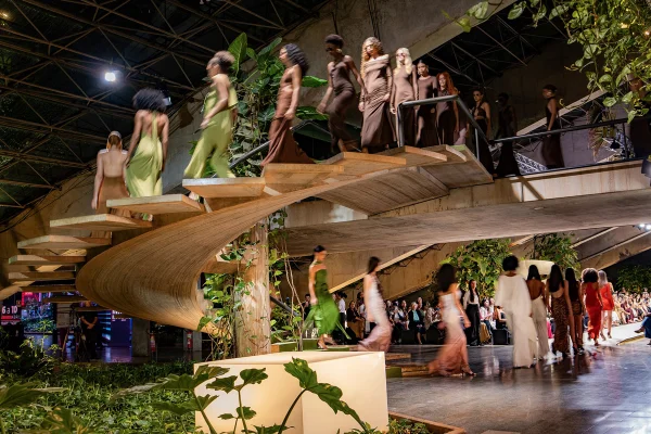 Público do 3º dia do Metrópoles Catwalk celebra força da moda nacional