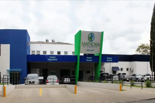 Prédio azul com verde
