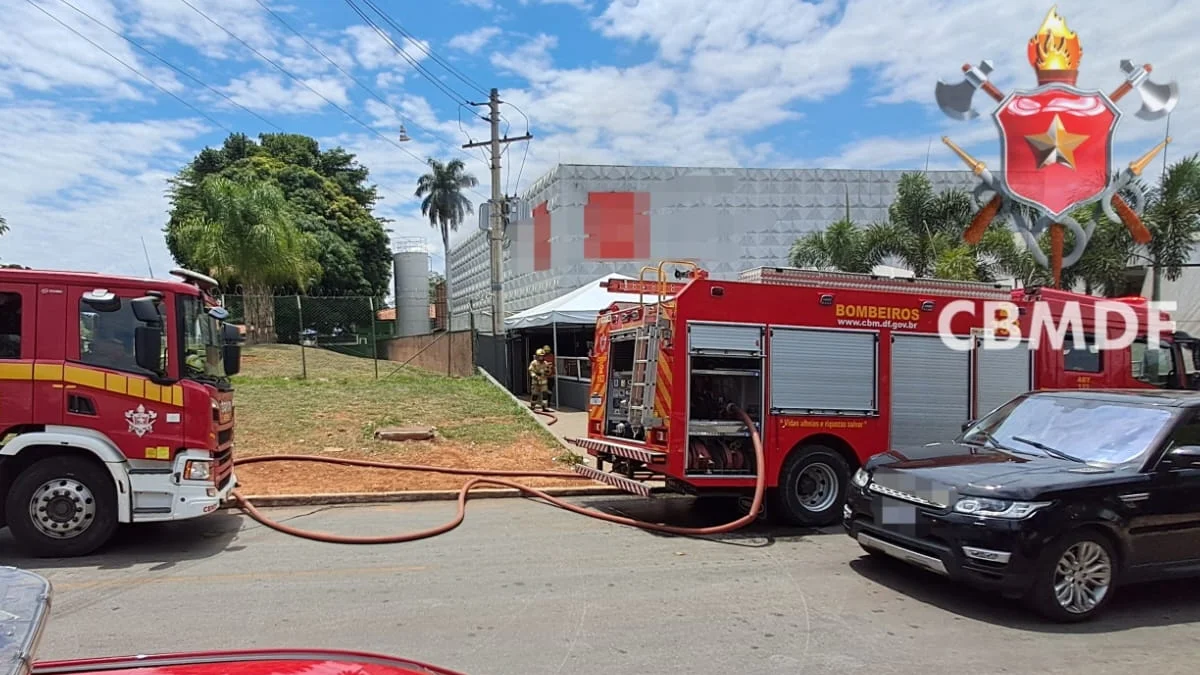 Incêndio em casa de festas no DF deixa homem intoxicado por fumaça