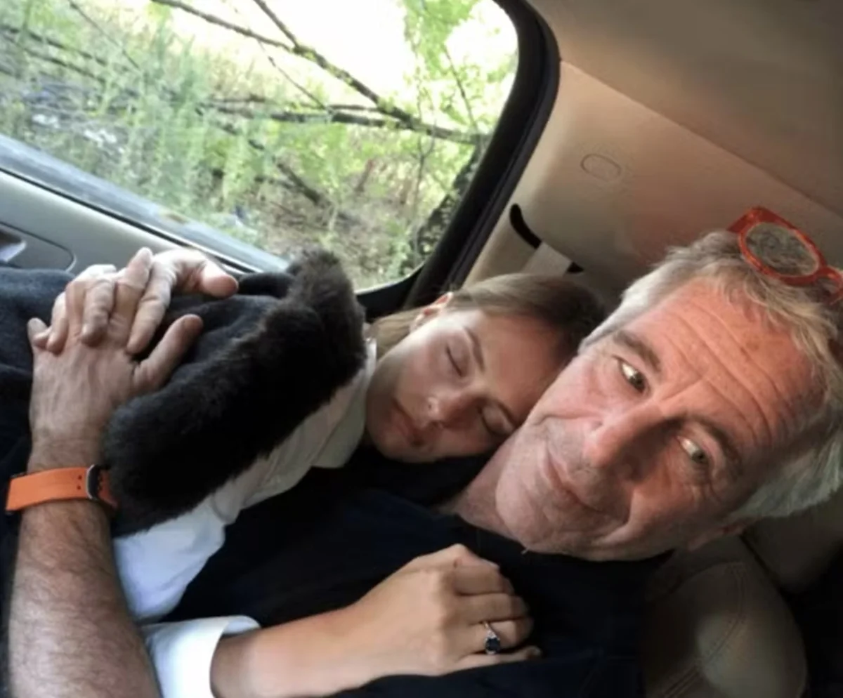 Karyna Shuliak e Jeffrey Epstein Karyna Shuliak e Jeffrey Epstein
