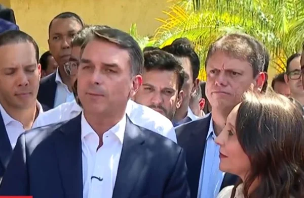 Flávio recebe apoio formal do Podemos na disputa pelo 2º turno das eleições