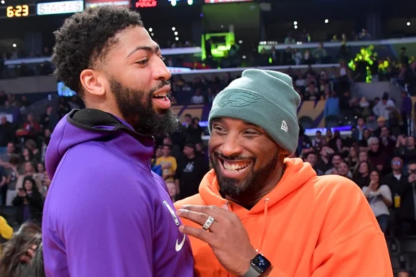 Davis quebra silêncio sobre Kobe Bryant: “Amo para sempre”