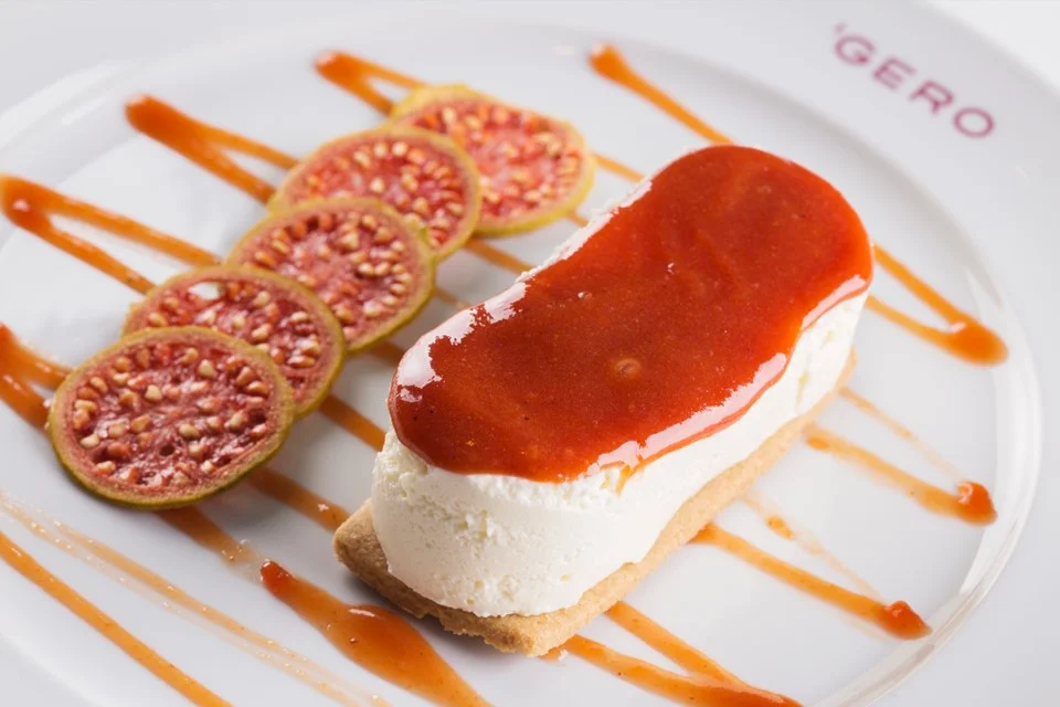 Torta de cream chesse com geleia de goiabada. Torta de cream chesse com geleia de goiabada.