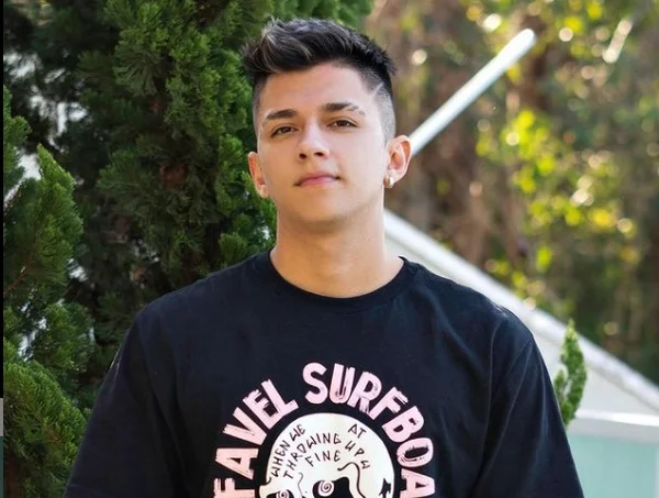 O influencer do free fire André Ramos, conhecido como Crusher Fooxi 10, sofreu um sequestro relâmpago