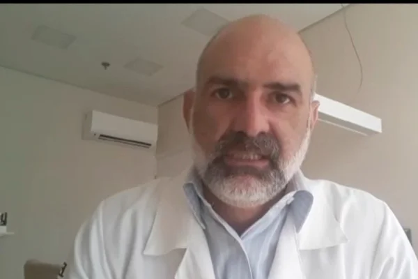 Médico faz apelo para que idosos de São Vicente procurem vacina