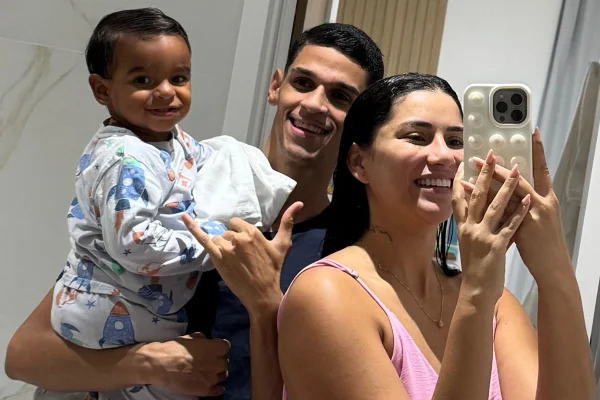 "Nada mais importa", comemora namorada de Luva de Pedreiro após alta - Metrópoles