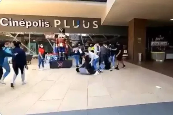 Fãs furam fila de ingressos de Homem-Aranha 3 e pancadaria rola solta
