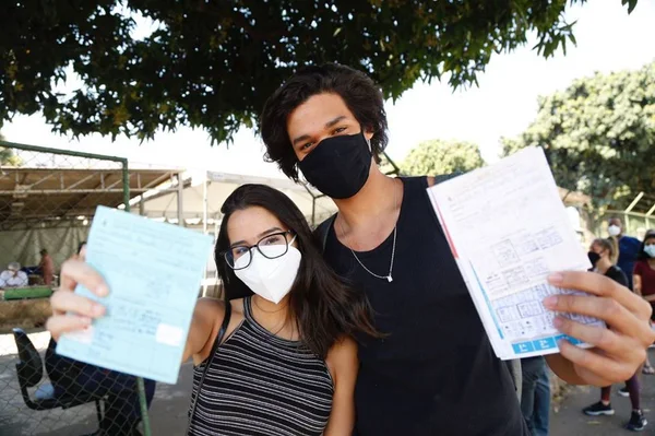 Vacinação de jovens de 18 e 19 anos no DF