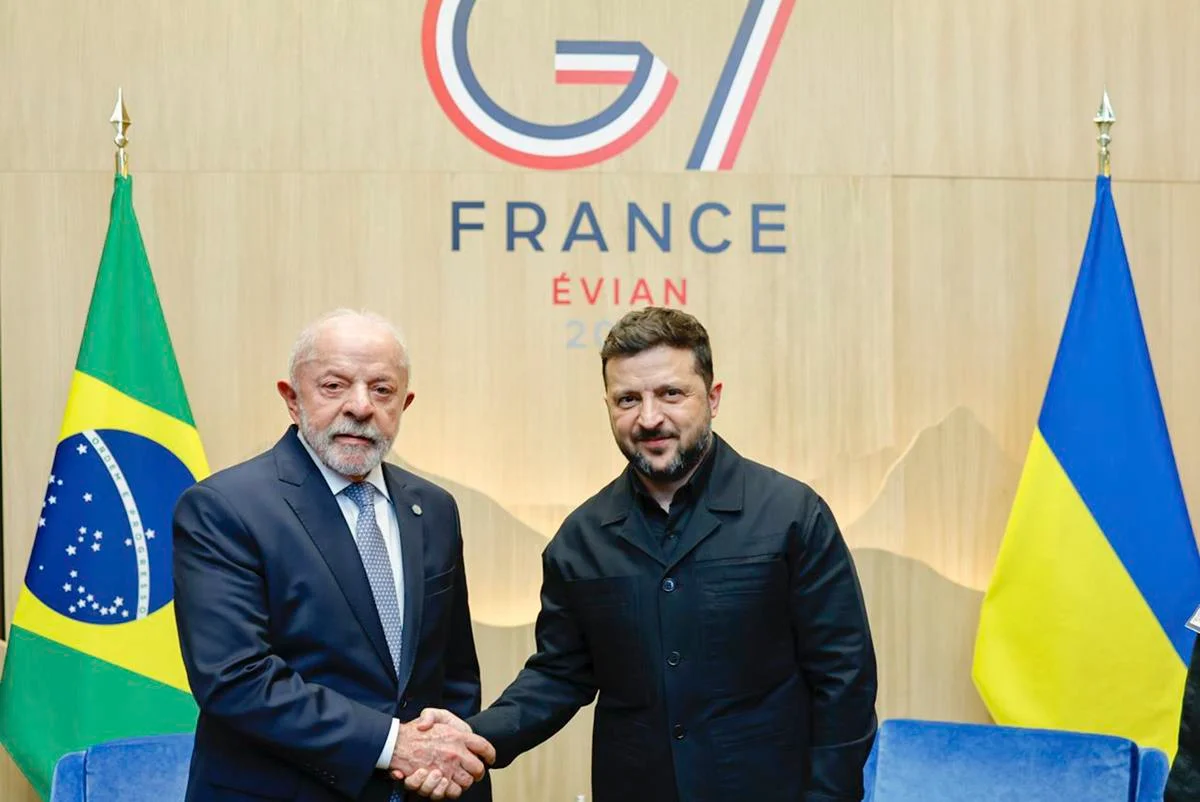 Lula e Volodymyr Zelensky em encontro durante o G7 Lula e Volodymyr Zelensky em encontro durante o G7