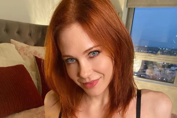 Atriz de O Mundo é dos Jovens entra no pornô e fotos enlouquecem fãs
