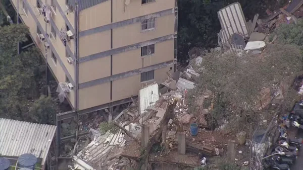 Veja imagens de prédio de desabou no Rio; imóveis vizinhos são interditados - destaque galeria Veja imagens de prédio de desabou no Rio; imóveis vizinhos são interditados - destaque galeria