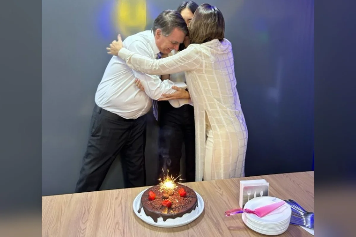 Michelle Bolsonaro celebra 16 anos da filha Laura: “Nossa herança”