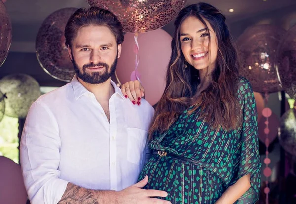 Bruna Schmidt e Valdir Piran ganham chá de bebê para celebrar Pietra