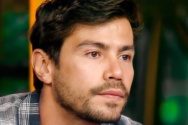 A Fazenda: comendo quieto, Mariano se mostra um grande jogador no reality